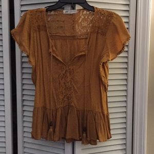 Women’s mustard Sz. LG top